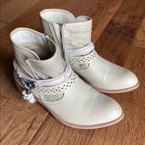 Women’s Zipper Boots Size 7M